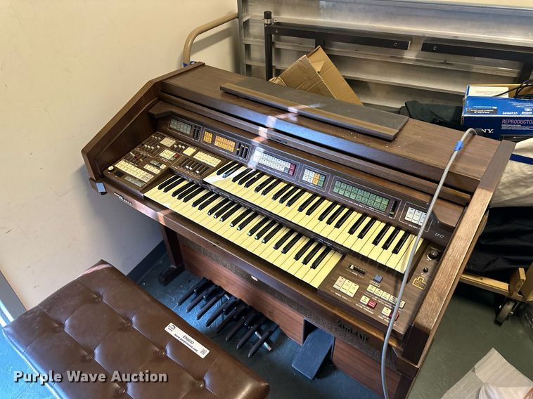 image for item EN0033 Kimball  organ and piano 