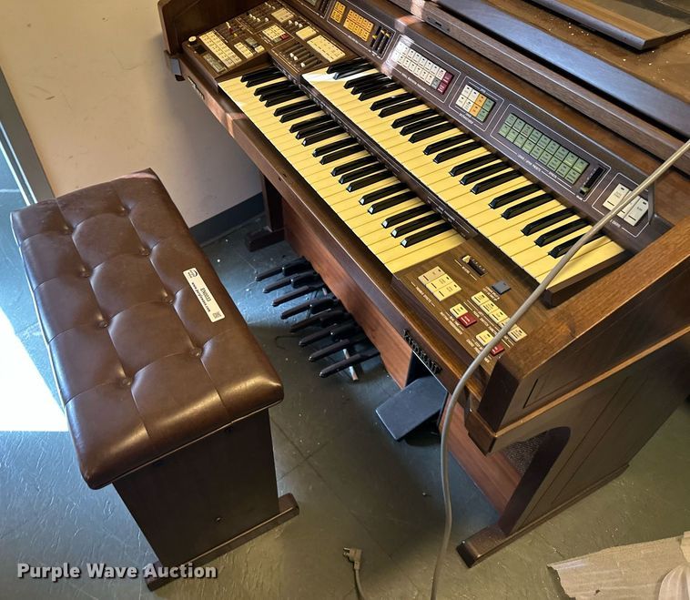 image for item EN0033 Kimball  organ and piano 