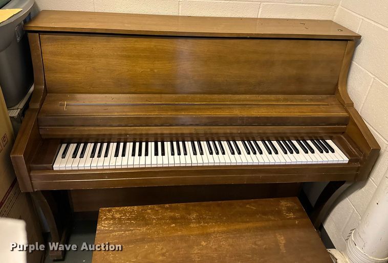 image for item EN0033 Kimball  organ and piano 