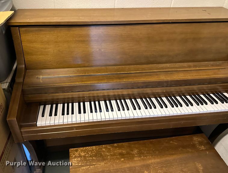 image for item EN0033 Kimball  organ and piano 