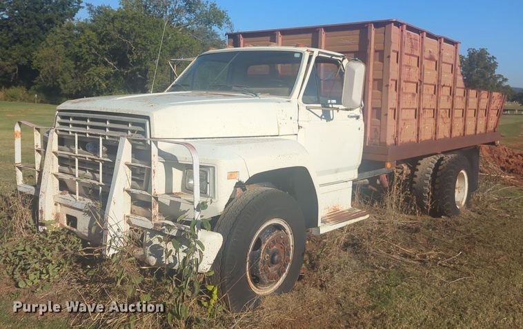 image for item EQ2269 1986 Ford F700 dump truck