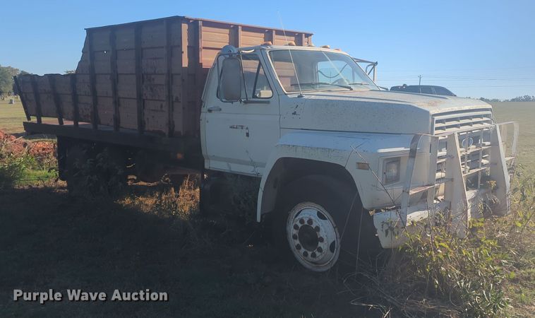 image for item EQ2269 1986 Ford F700 dump truck