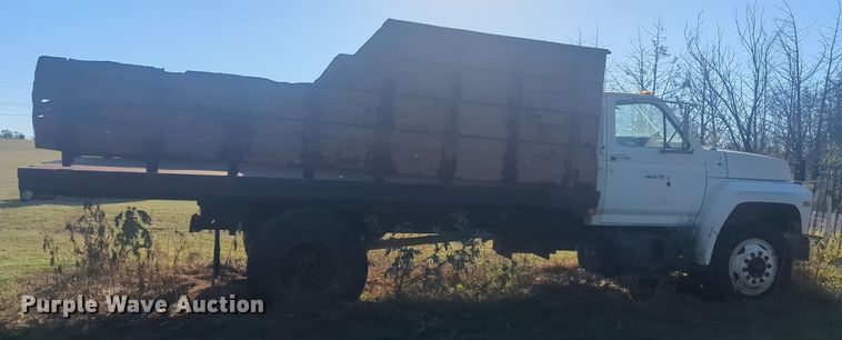 image for item EQ2269 1986 Ford F700 dump truck