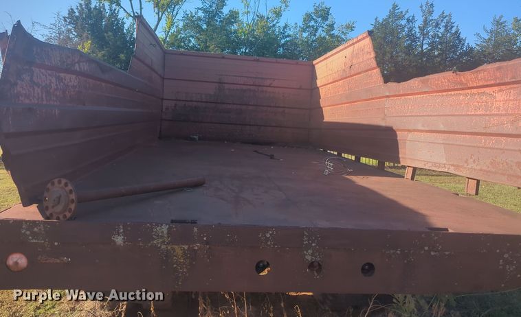 image for item EQ2269 1986 Ford F700 dump truck