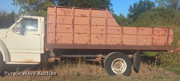 image for item EQ2269 1986 Ford F700 dump truck