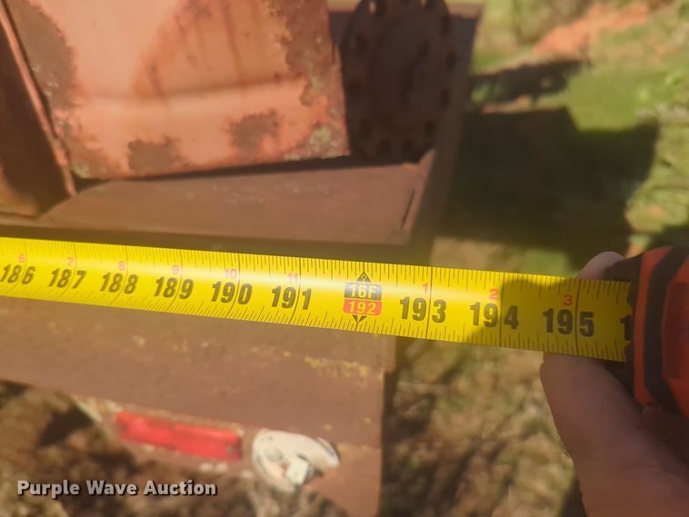 image for item EQ2269 1986 Ford F700 dump truck