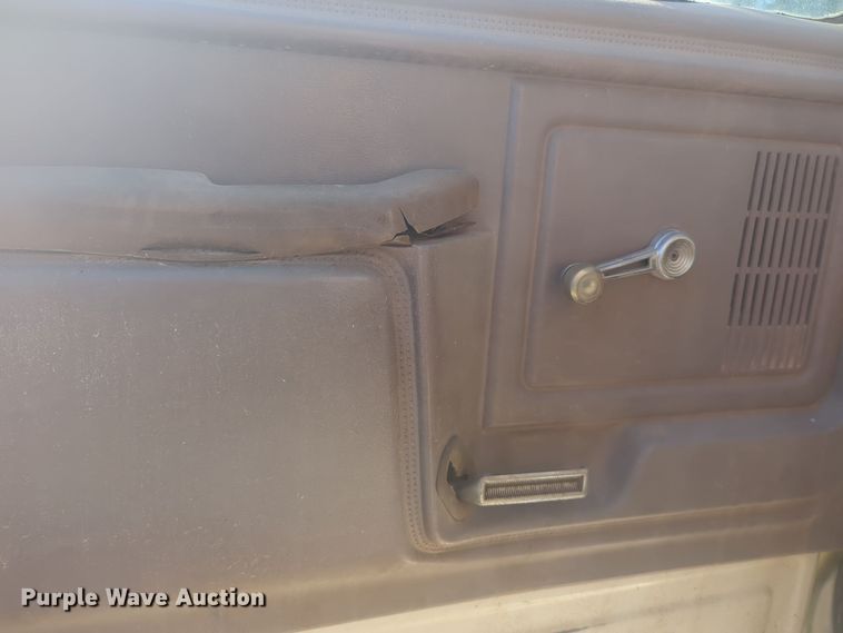 image for item EQ2269 1986 Ford F700 dump truck