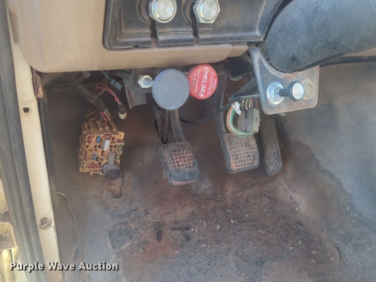 image for item EQ2269 1986 Ford F700 dump truck