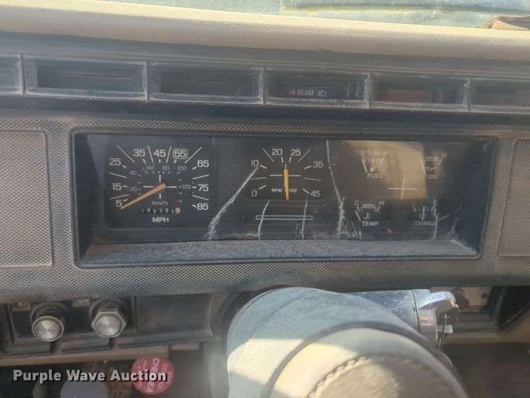 image for item EQ2269 1986 Ford F700 dump truck