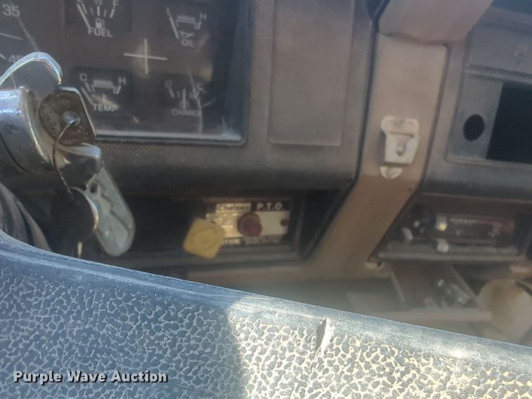 image for item EQ2269 1986 Ford F700 dump truck