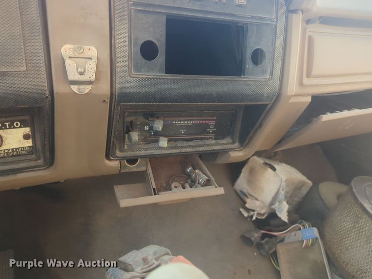 image for item EQ2269 1986 Ford F700 dump truck