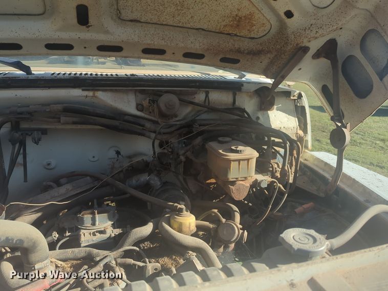 image for item EQ2269 1986 Ford F700 dump truck