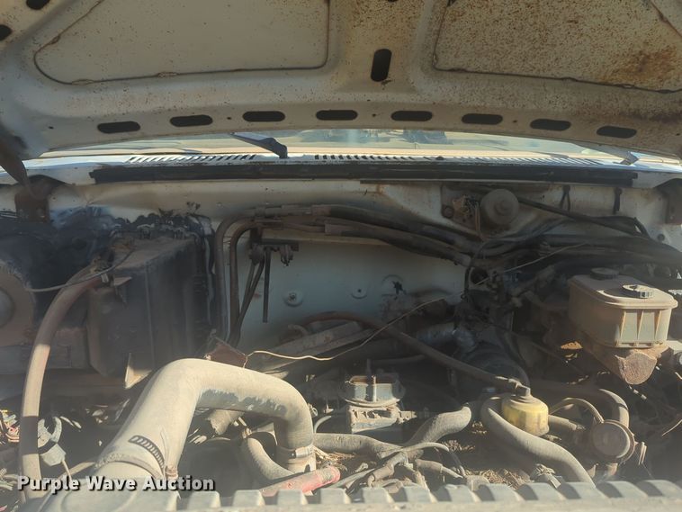 image for item EQ2269 1986 Ford F700 dump truck