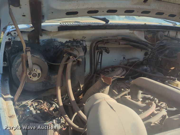 image for item EQ2269 1986 Ford F700 dump truck