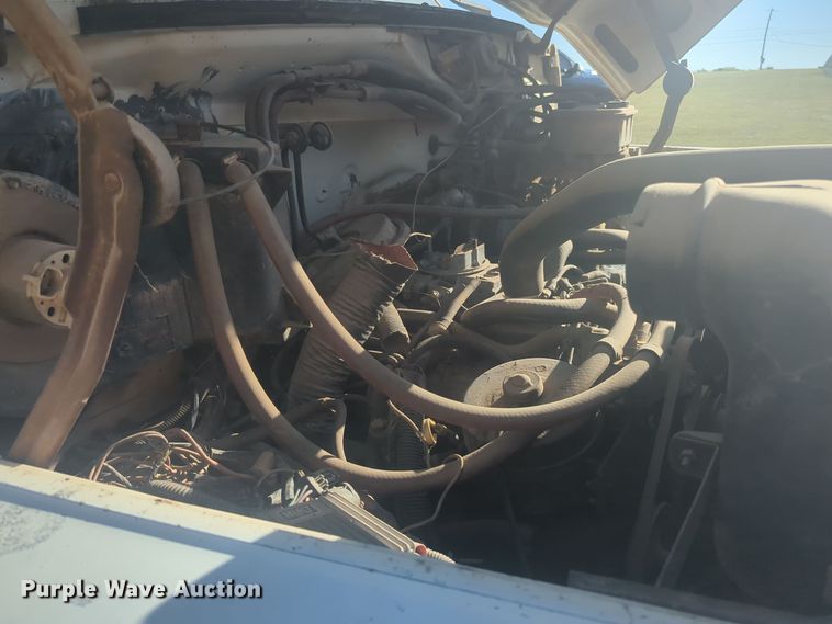 image for item EQ2269 1986 Ford F700 dump truck