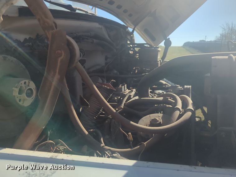 image for item EQ2269 1986 Ford F700 dump truck