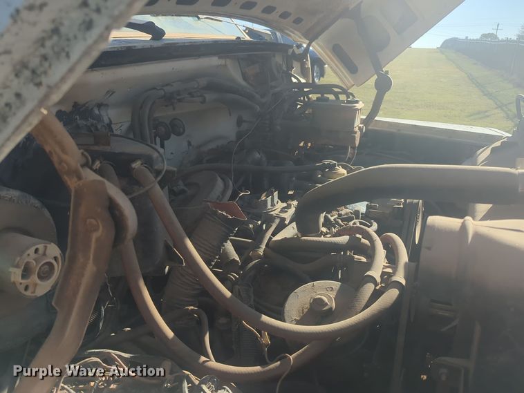 image for item EQ2269 1986 Ford F700 dump truck