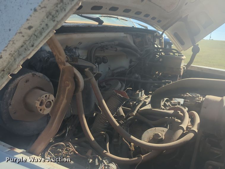 image for item EQ2269 1986 Ford F700 dump truck