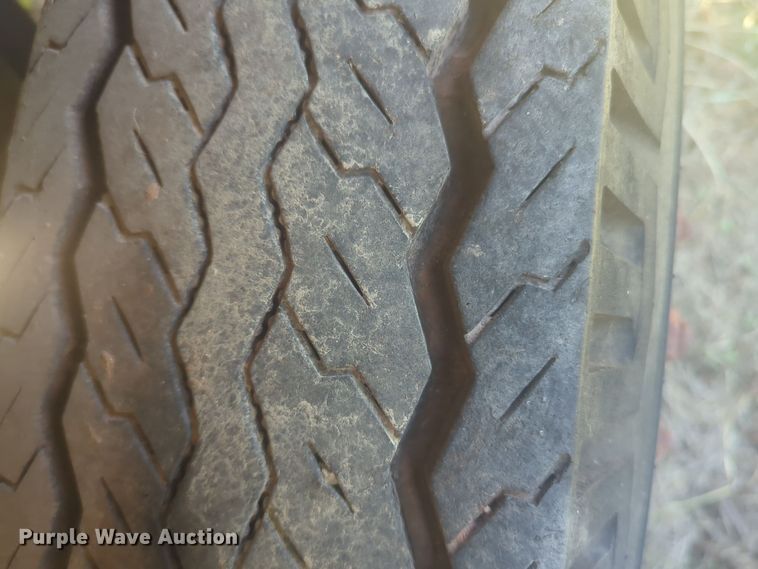 image for item EQ2269 1986 Ford F700 dump truck