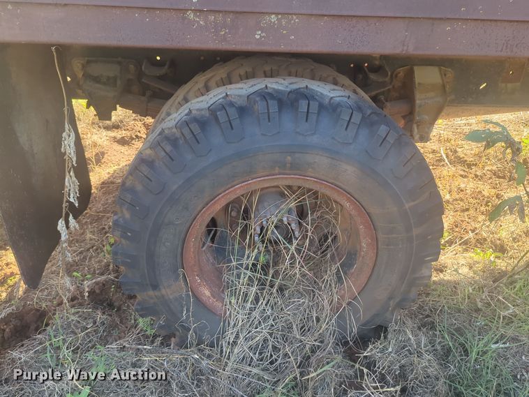 image for item EQ2269 1986 Ford F700 dump truck