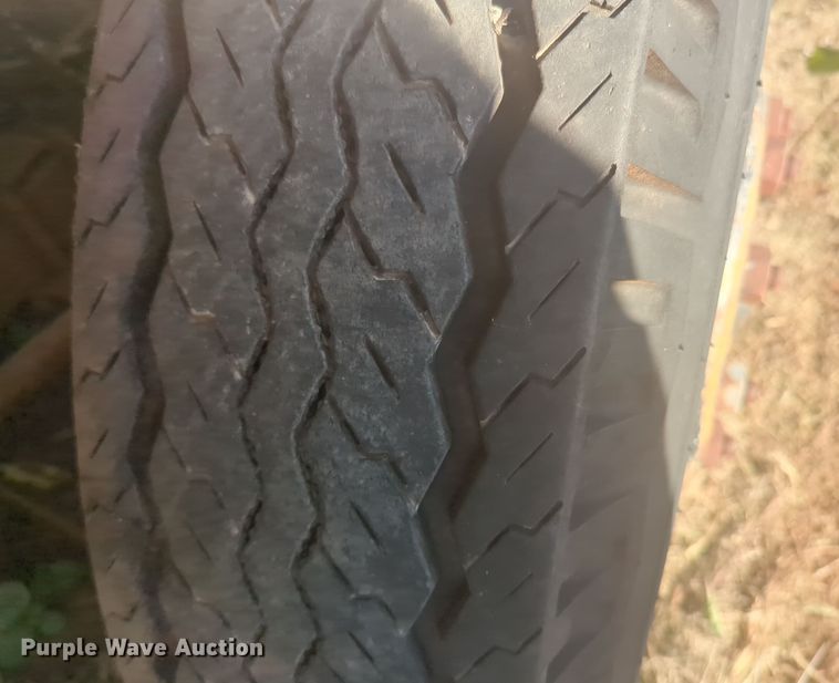 image for item EQ2269 1986 Ford F700 dump truck