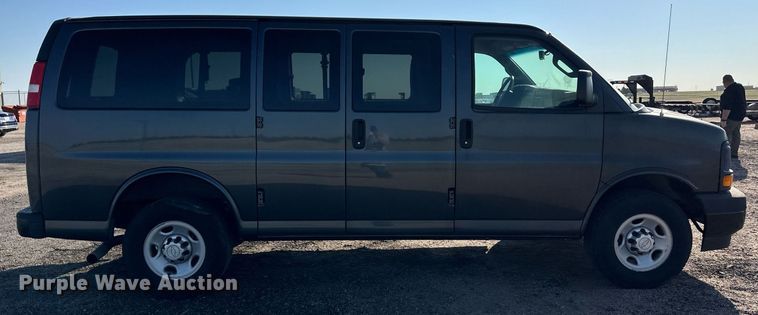 image for item ER8030 2017 Chevrolet Express 2500 van
