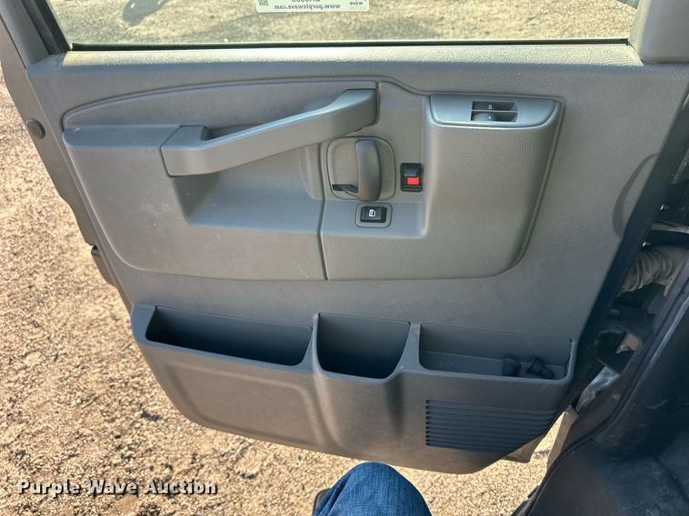 image for item ER8030 2017 Chevrolet Express 2500 van