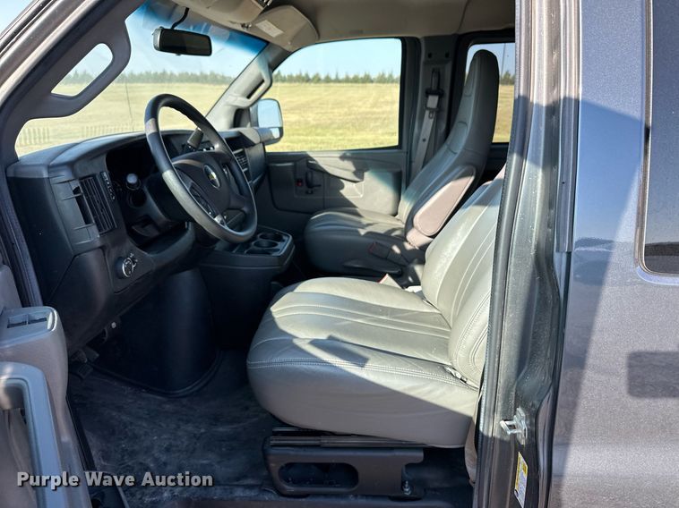 image for item ER8030 2017 Chevrolet Express 2500 van