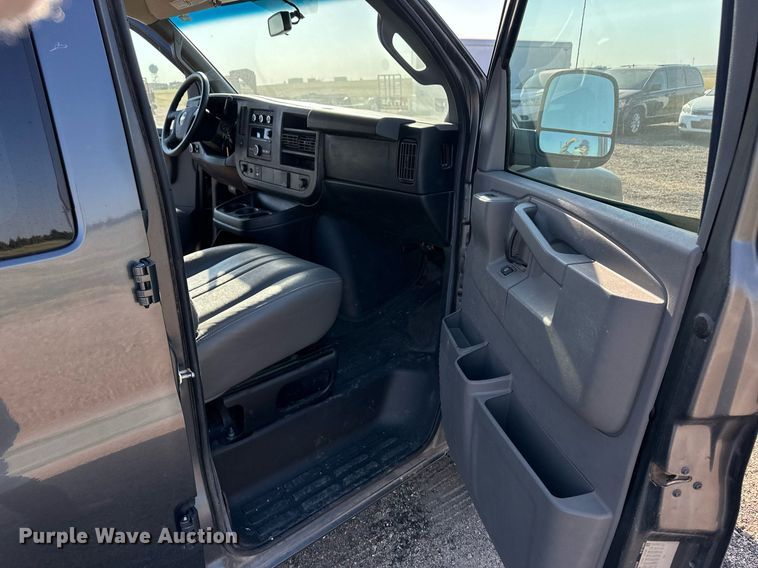 image for item ER8030 2017 Chevrolet Express 2500 van