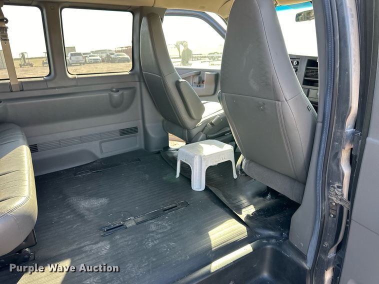 image for item ER8030 2017 Chevrolet Express 2500 van