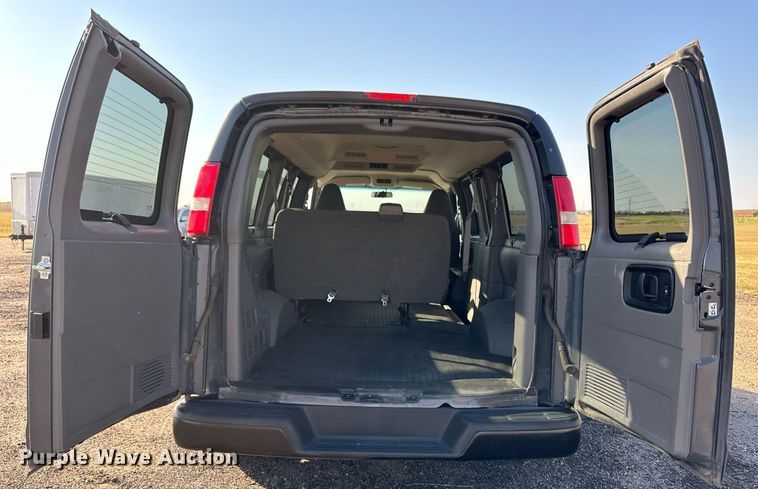 image for item ER8030 2017 Chevrolet Express 2500 van