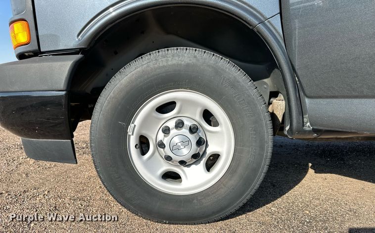 image for item ER8030 2017 Chevrolet Express 2500 van