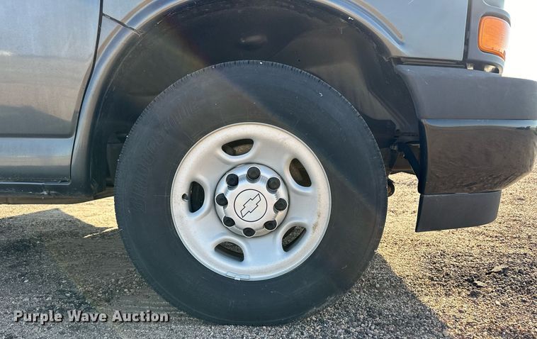 image for item ER8030 2017 Chevrolet Express 2500 van