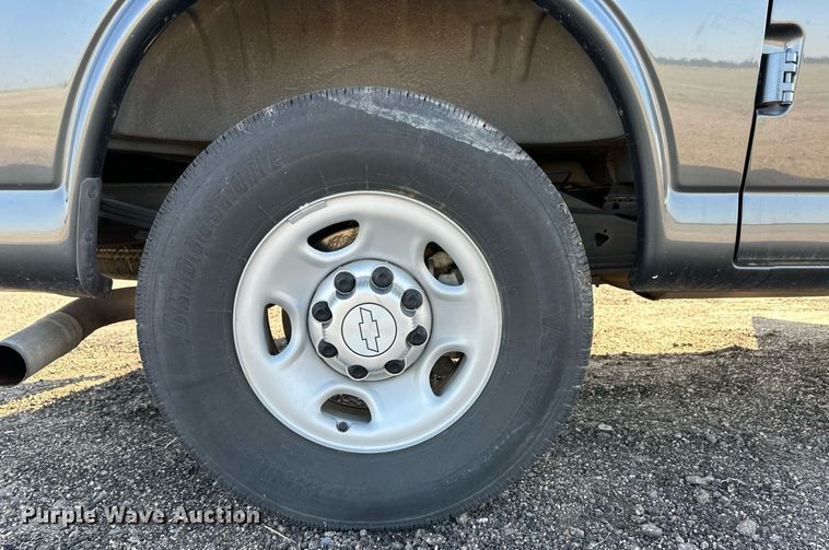 image for item ER8030 2017 Chevrolet Express 2500 van