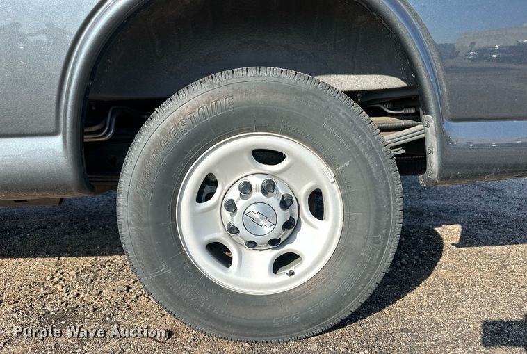 image for item ER8030 2017 Chevrolet Express 2500 van