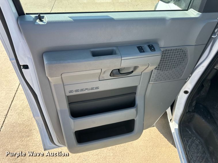 image for item ER8063 2012 Ford E350 Super Duty van