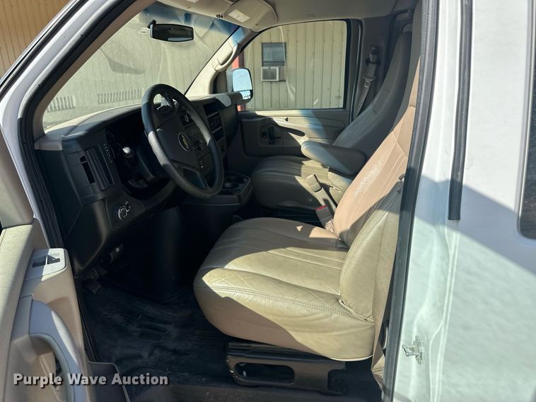 image for item ER8065 2013 Chevrolet Express 3500 van