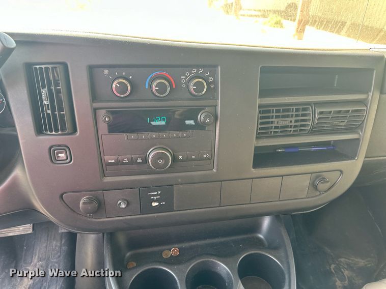 image for item ER8065 2013 Chevrolet Express 3500 van