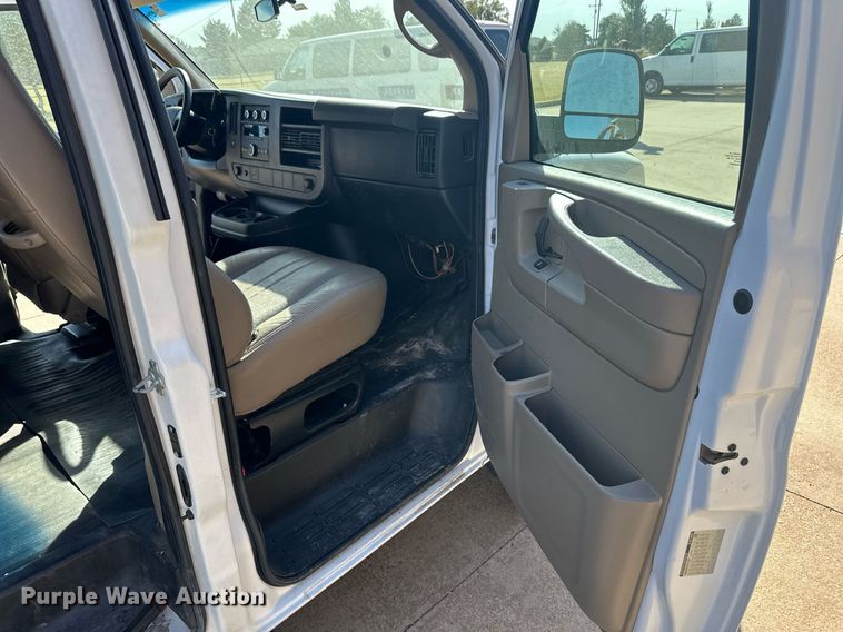 image for item ER8065 2013 Chevrolet Express 3500 van