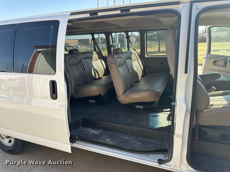 image for item ER8065 2013 Chevrolet Express 3500 van