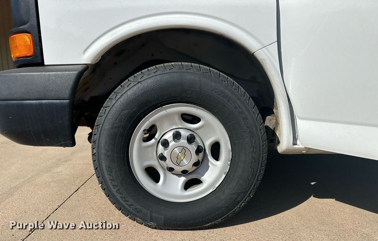 image for item ER8065 2013 Chevrolet Express 3500 van