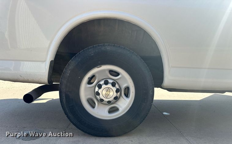 image for item ER8065 2013 Chevrolet Express 3500 van