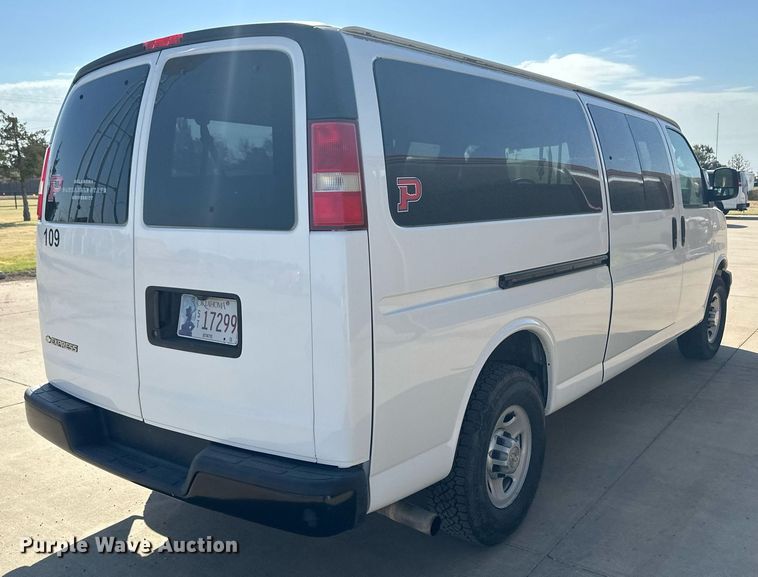 image for item ER8066 2013 Chevrolet Express 3500 van