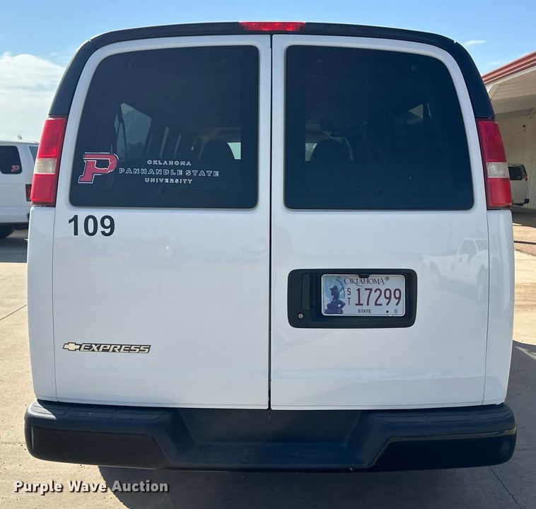 image for item ER8066 2013 Chevrolet Express 3500 van