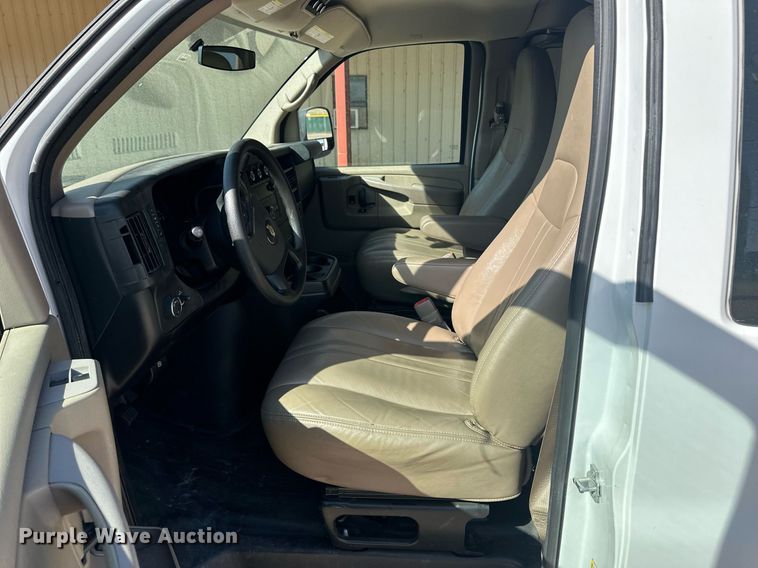 image for item ER8066 2013 Chevrolet Express 3500 van