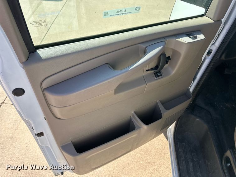 image for item ER8066 2013 Chevrolet Express 3500 van