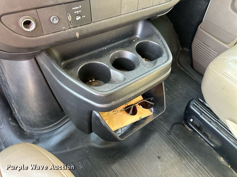 image for item ER8066 2013 Chevrolet Express 3500 van