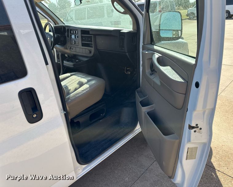 image for item ER8066 2013 Chevrolet Express 3500 van