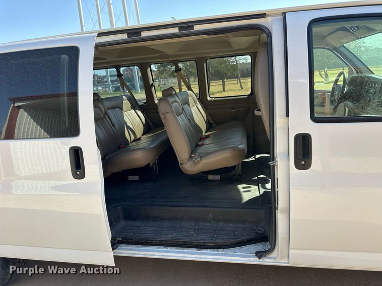 image for item ER8066 2013 Chevrolet Express 3500 van