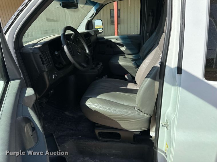 image for item ER8067 2010 Chevrolet Express 3500 van